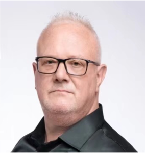 Shaun Corrigan来自英国, 比恩锡咨询 BMC Partnership｜英国伦敦城市行业协会 (City&Guilds)授权中心 CEO和培训总监。40年+全球业务发展经验。他目前负责公司国际顾问和导师团队培训和管理以及所有课程（包括City&GUilds认证类国际商业课程）设计与开发，监督所有交付的项目。